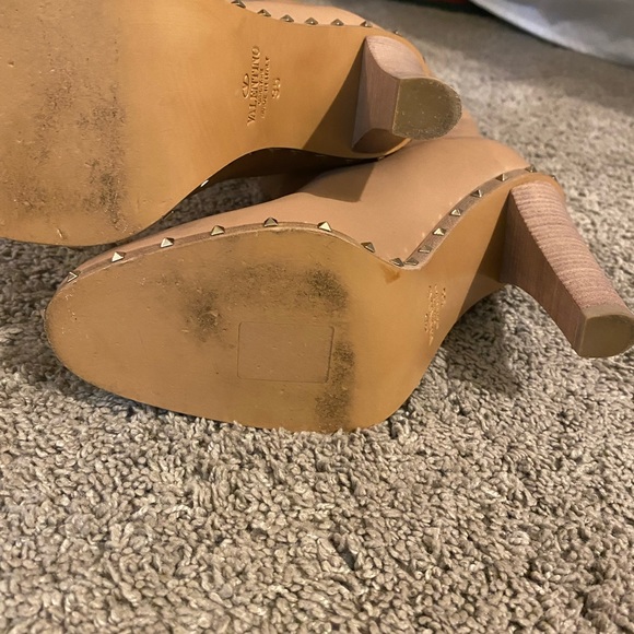 Valentino rock stud boots worn once, moved to the beach - Picture 2 of 5